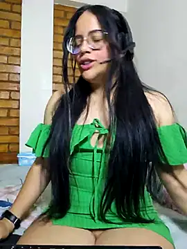 Snapshot of katrina29 chatting on 10/17/25, 12:47 katrina29 online show from 10/17/25, 12:47