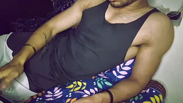 hot hunk boy online show from 11/16/25, 07:52