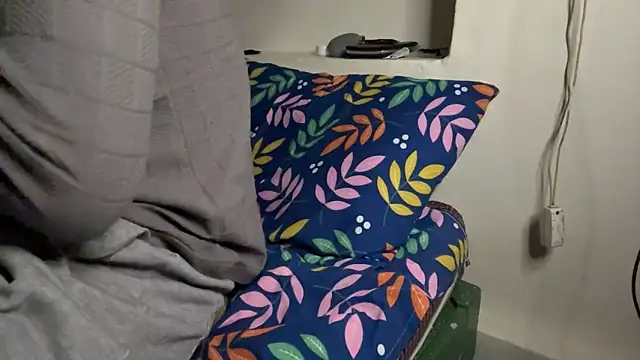 hot hunk boy online show from 12/17/25, 07:09