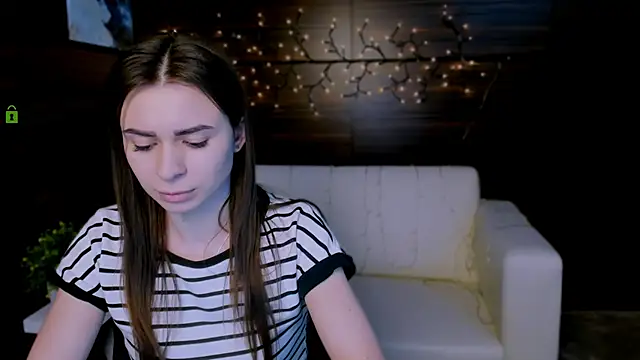 Snapshot of flora_ri chatting on 01/25/25, 10:51 flora ri online show from 01/25/25, 10:51