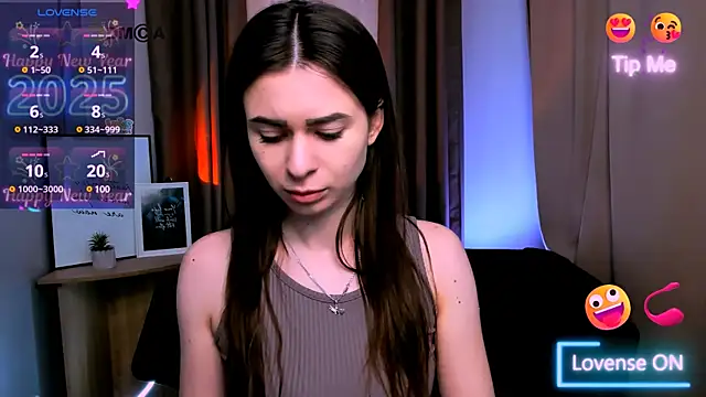 Snapshot of flora_ri chatting on 02/13/25, 10:23 flora ri online show from 02/13/25, 10:23