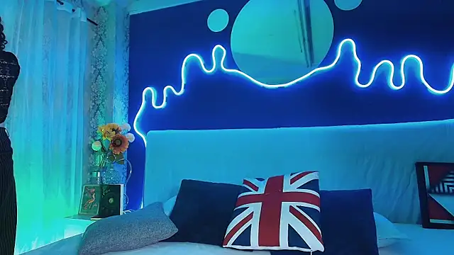 JeanneSabatier online show from 04/20/26, 07:48