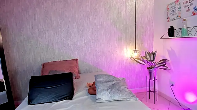 isabella zc online show from 02/28/25, 04:31