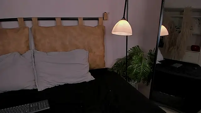 hannah brady online show from 09/23/25, 09:40