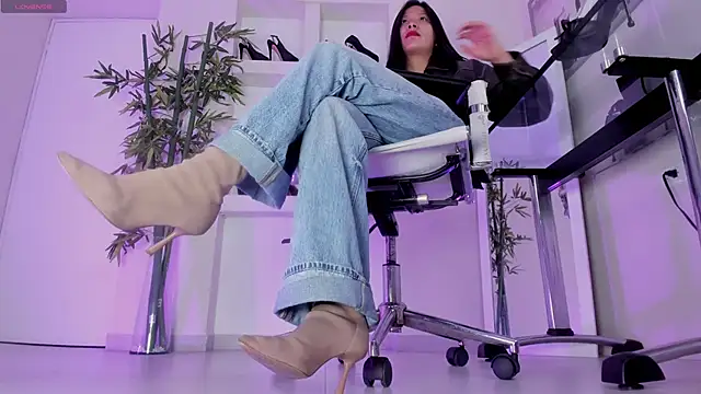 hannah howeell   online show from 03/04/26, 09:59