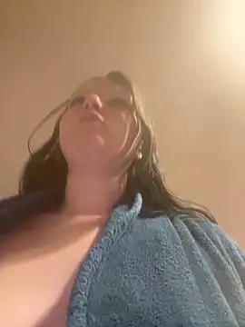 Snapshot of VenusandIppy chatting on 10/17/25, 08:17 VenusandIppy online show from 10/17/25, 08:17