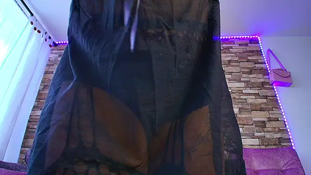 MiaFlamesxxx online show from 11/04/25, 09:14