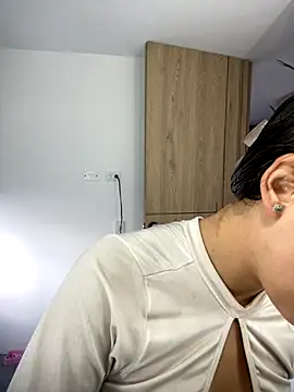 Sofia18 pinkk online show from 11/08/25, 09:46