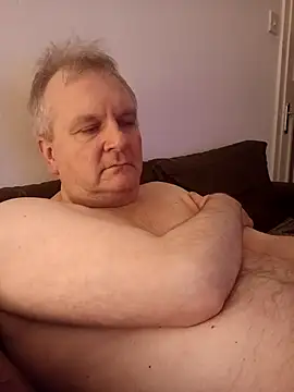 Snapshot of Paolo7619 chatting on 02/10/25, 03:24 Paolo7619 online show from 02/10/25, 03:24