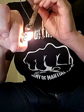 Snapshot of almighty_d chatting on 01/19/25, 04:22 almighty d online show from 01/19/25, 04:22