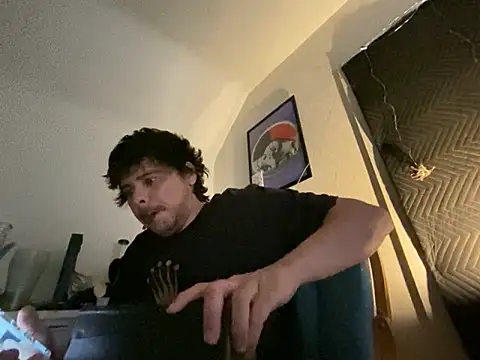 Snapshot of almighty_d chatting on 01/24/25, 03:24 almighty d online show from 01/24/25, 03:24