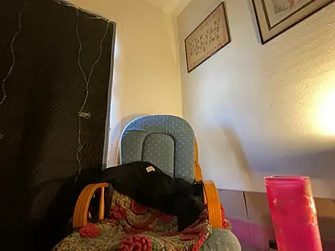 Snapshot of almighty_d chatting on 02/06/25, 06:35 almighty d online show from 02/06/25, 06:35