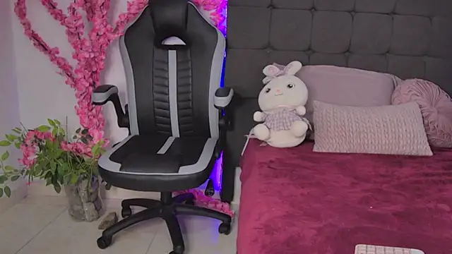 AmandaBrooks 18 online show from 11/25/25, 02:00