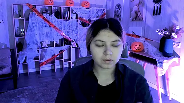 DiaAngell online show from 10/31/25, 08:10