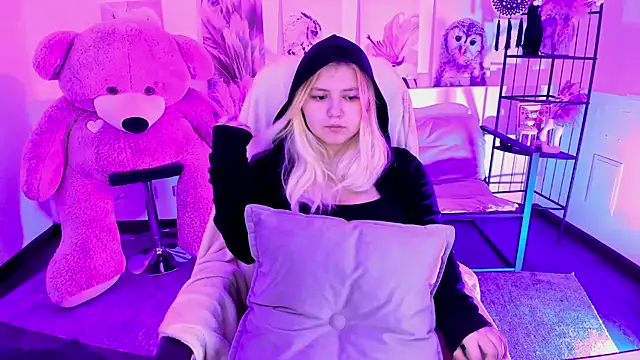 DiaAngell online show from 11/27/25, 10:34