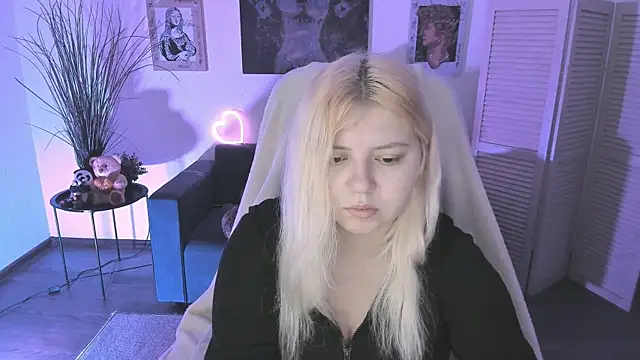 DiaAngell online show from 11/29/25, 08:45