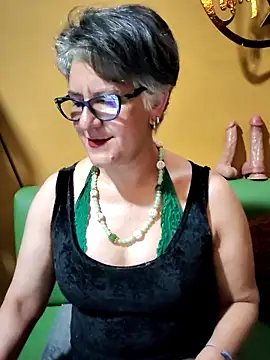 ilonna2025 online show from 12/14/25, 11:42