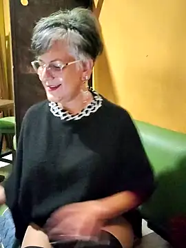 ilonna2025 online show from 04/22/26, 09:49