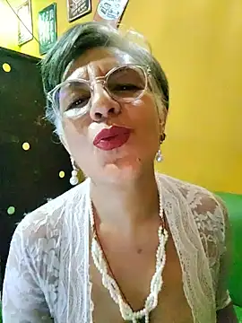 Snapshot of ilonna2025 chatting on 05/17/26, 10:28 ilonna2025 online show from 05/17/26, 10:28