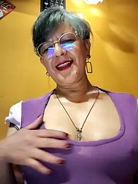 Snapshot of ilonna2025 chatting on 07/16/26, 10:38 ilonna2025 online show from 07/16/26, 10:38