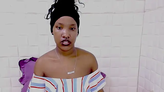 EroticSexyPrada online show from 04/22/26, 05:58