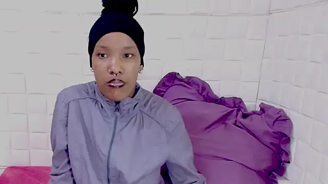 EroticSexyPrada online show from 04/24/26, 05:54