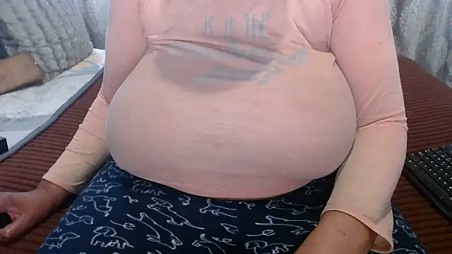 Snapshot of BUBBLYBUNNYxx chatting on 05/07/26, 05:13 BUBBLYBUNNYxx online show from 05/07/26, 05:13