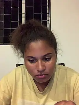 Snapshot of madell chatting on 03/10/25, 05:29 madell online show from 03/10/25, 05:29