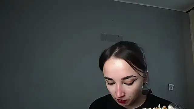 Snapshot of Eva_Gloryy chatting on 04/29/26, 01:37 Eva Gloryy online show from 04/29/26, 01:37