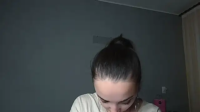 Snapshot of Eva_Gloryy chatting on 06/12/26, 01:10 Eva Gloryy online show from 06/12/26, 01:10