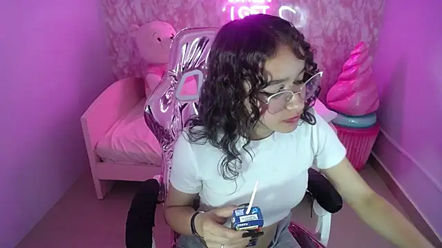 kassandra ch  online show from 02/21/25, 06:04