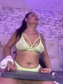 Lili  taylor online show from 09/27/25, 04:28