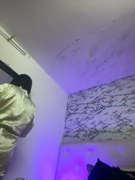 Lili  taylor online show from 11/05/25, 04:12