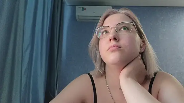 Snapshot of HotBrandyX chatting on 03/15/26, 11:49 HotBrandyX online show from 03/15/26, 11:49