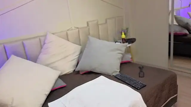 sharonnleon online show from 04/09/26, 01:27