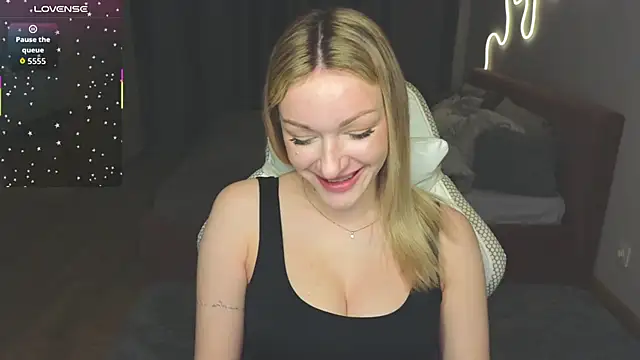 Snapshot of MargaretSweet1 chatting on 05/12/26, 01:14 MargaretSweet1 online show from 05/12/26, 01:14