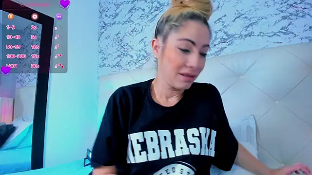 viktoria davis  online show from 02/19/25, 08:41