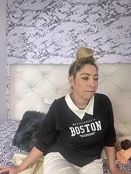 viktoria davis  online show from 02/22/25, 11:46