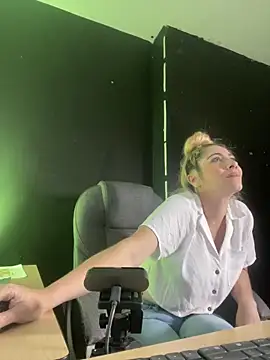 viktoria davis  online show from 03/07/25, 11:05