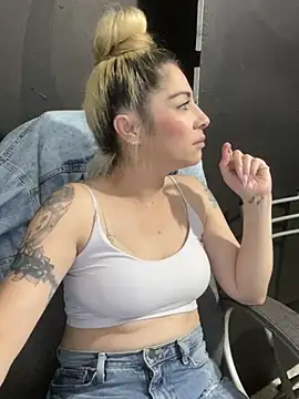 viktoria davis  online show from 03/14/25, 02:10