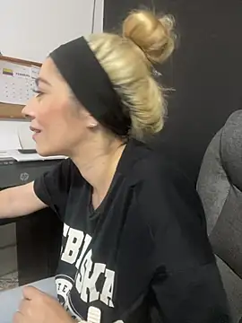 viktoria davis  online show from 03/17/25, 11:21