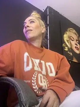 viktoria davis  online show from 10/09/25, 11:47