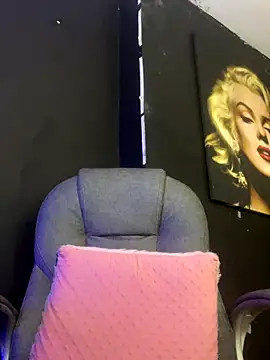 viktoria davis  online show from 10/22/25, 12:33