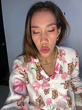 zoe storm online show from 12/19/25, 01:12