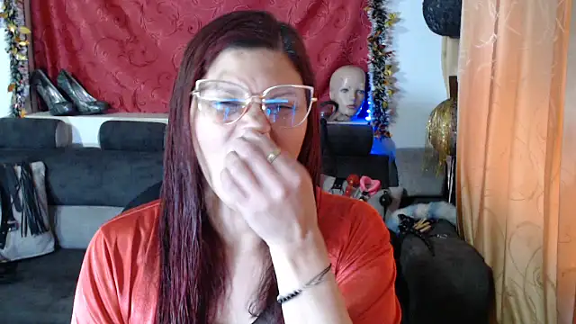 Snapshot of sachaclinford chatting on 11/21/25, 07:56 sachaclinford online show from 11/21/25, 07:56