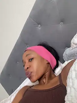 Snapshot of Go_Meg chatting on 10/14/25, 03:46 Go Meg online show from 10/14/25, 03:46