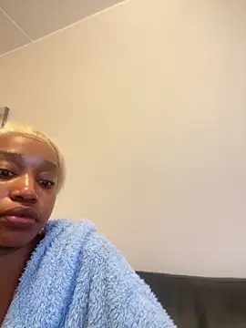 Snapshot of Go_Meg chatting on 11/04/25, 03:27 Go Meg online show from 11/04/25, 03:27