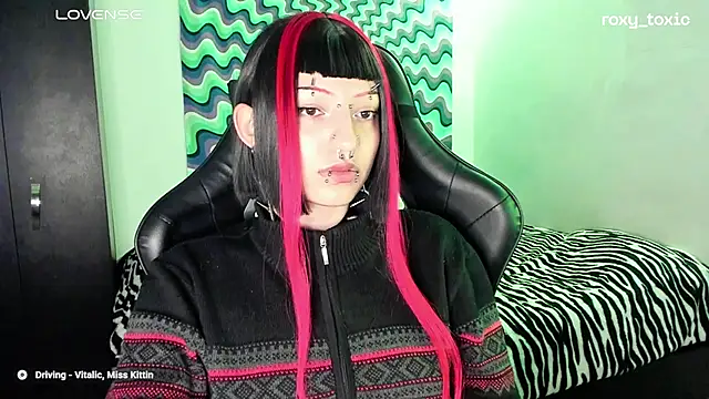 roxy toxic online show from 03/07/25, 01:42