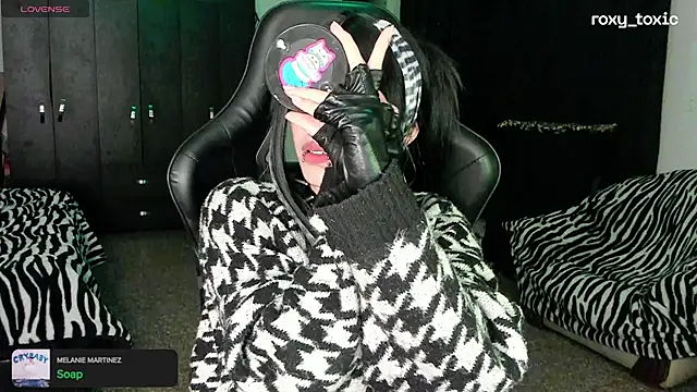 roxy toxic online show from 09/20/25, 02:56