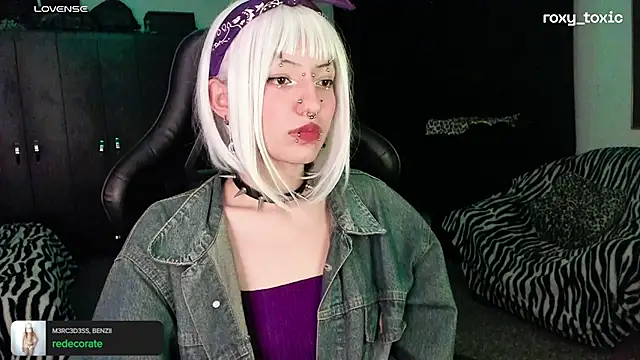 roxy toxic online show from 10/08/25, 01:36